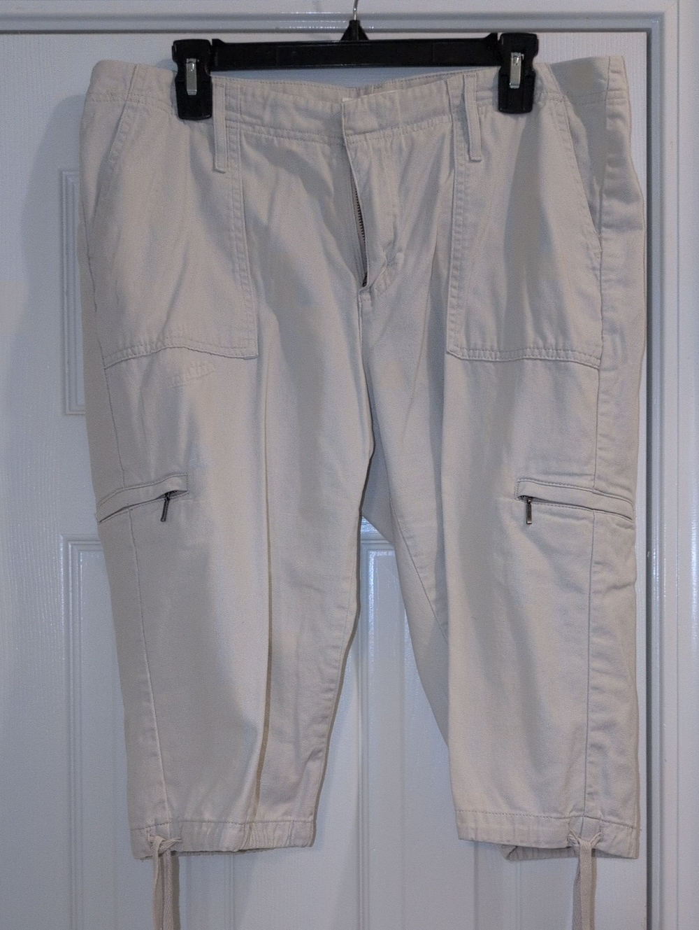 Lee Women's Cream Cargo Capri Shorts